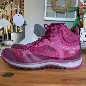 Keen Women’s Terradora Mid Waterproof Hiking Book